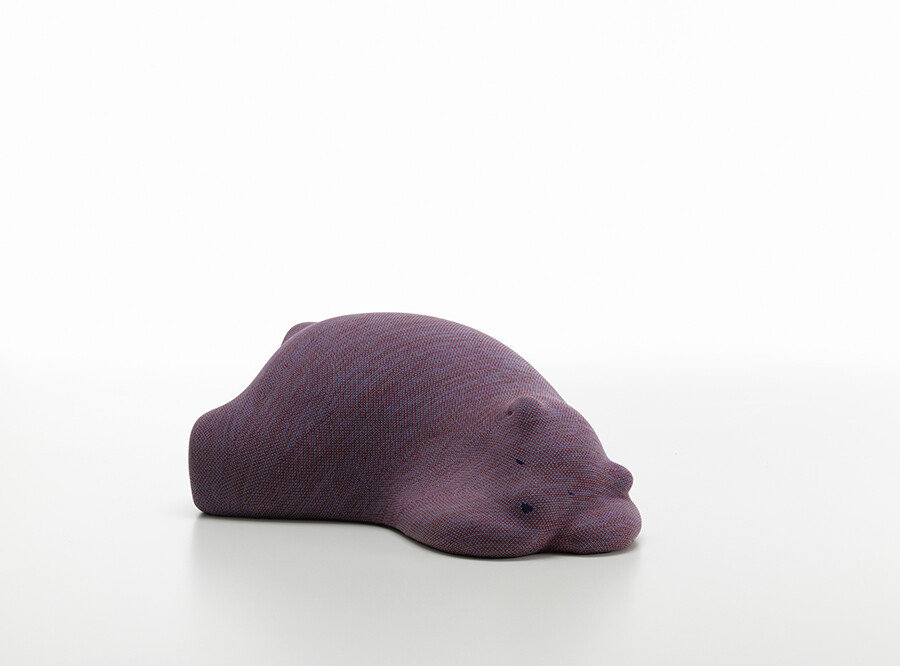 9. Resting Bear, cor malva escuro, design do gabinete Front para a Vitra